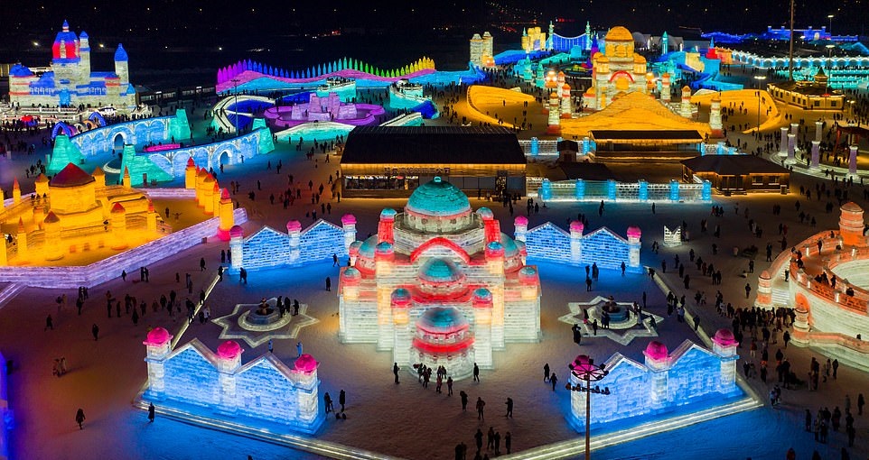 إقبال ضعيف على أكبر مهرجان للمنحوتات الثلجية في العالم بالصين بسبب كورونا (10)