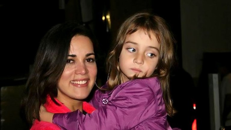 مونيكا وابنتها مونيكا وابنتها