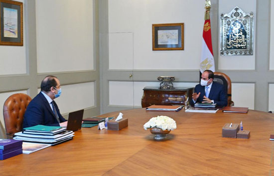 الرئيس عبد الفتاح السيسى مع الوزير عباس كامل رئيس المخابرات العامة (3)