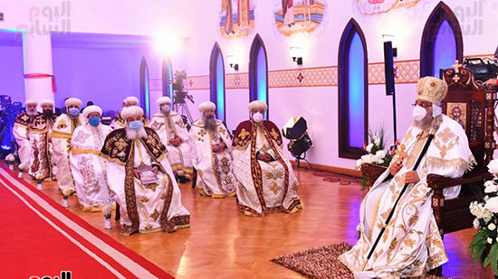 البابا تواضروس يترأس قداس عيد الميلاد بدير الأنبا بيشوى