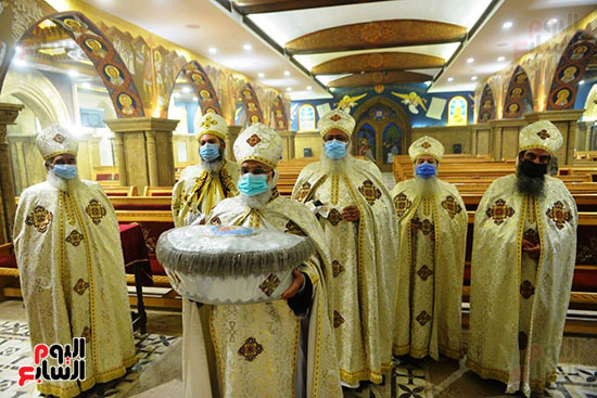 القداس من داخل كنيسة شيراتون (1)