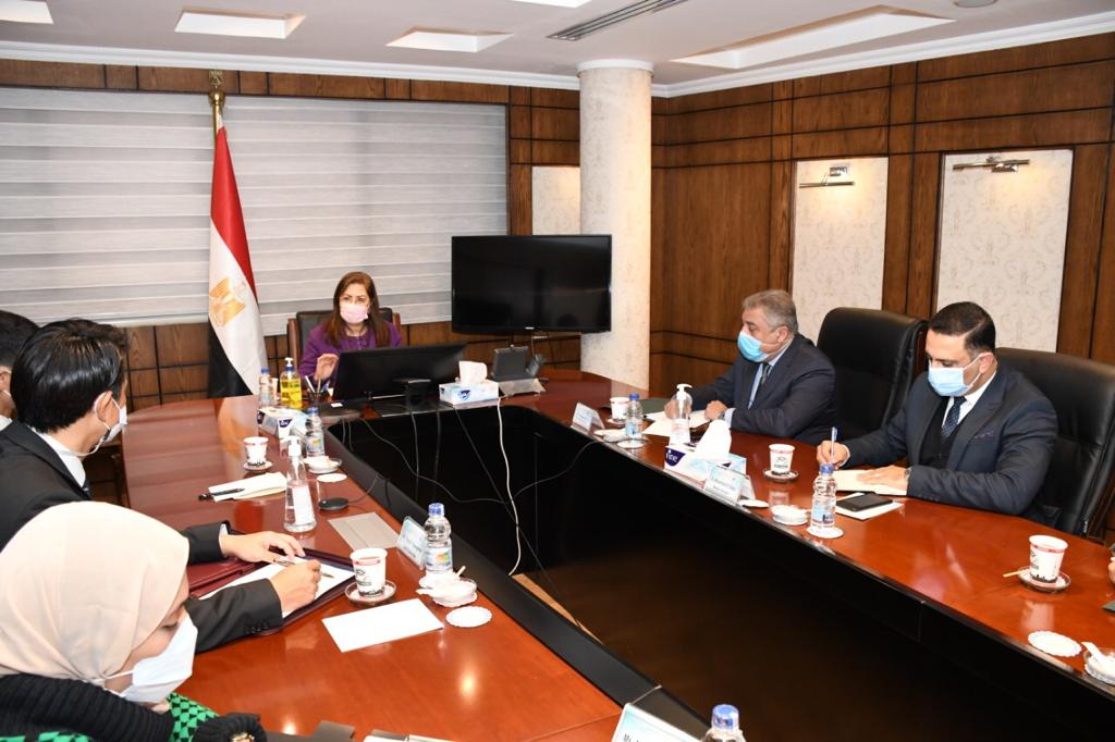 وزيرة التخطيط والتنمية الاقتصادية تستقبل السفير الكوري بالقاهرة (1)
