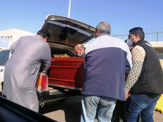 نقل الجثامين من مطار القاهرة (2)