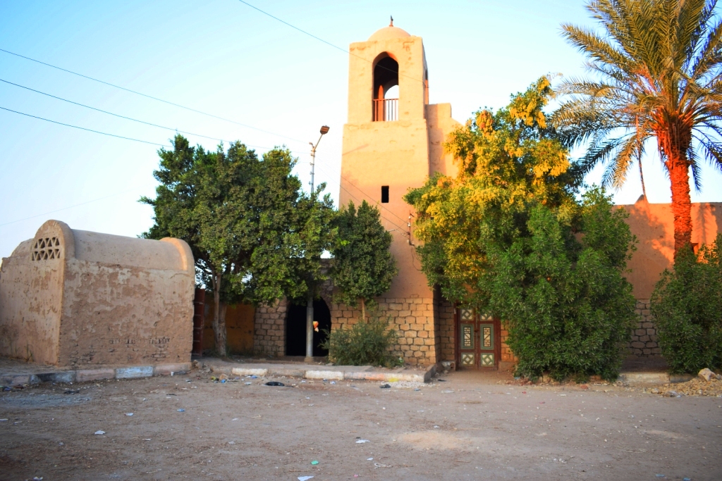 مسجد وخان القرية خلال التطوير