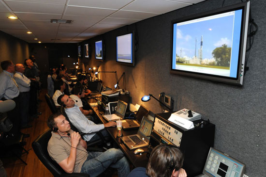 ماسك يشاهد إطلاق صاروخ فالكون 1 في عام 2008
