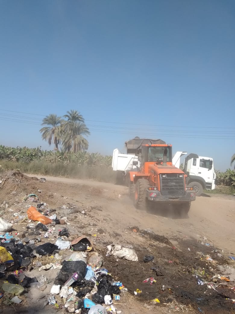 رفع 25 طن تراكمات ومخلفات فى حملات نظافة بمدينة الزينية