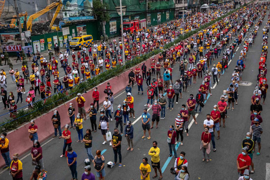 حافظ المصلين في الفلبين على مسافة التباعد الاجتماعي