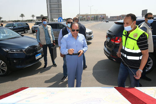 الرئيس السيسى يتفقد توسعة الدائرى والمحاور والطرق الجديدة بمنطقة مطار القاهرة (3)