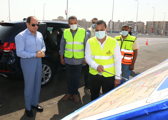 الرئيس السيسى يتابح شرحا عن توسعة الدائرى والمحاور الجديدة بمنطقة مطار القاهرة