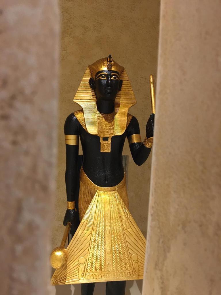 تمثال الحارس للملك توت عنخ آمون