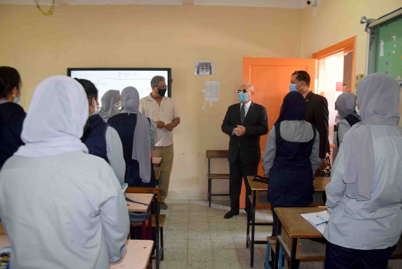 محافظ الأقصر يقود جولة على عدد من المدارس محافظ الأقصر يقود جولة على عدد من المدارس