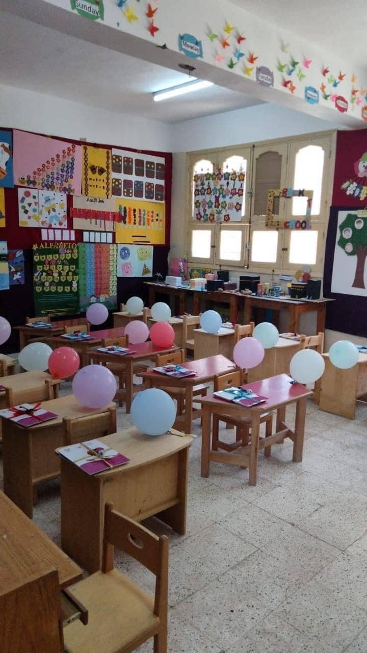 مدارس شمال سيناء تستقبل طلابها بالتعقيم والبلالين والزهور (4)