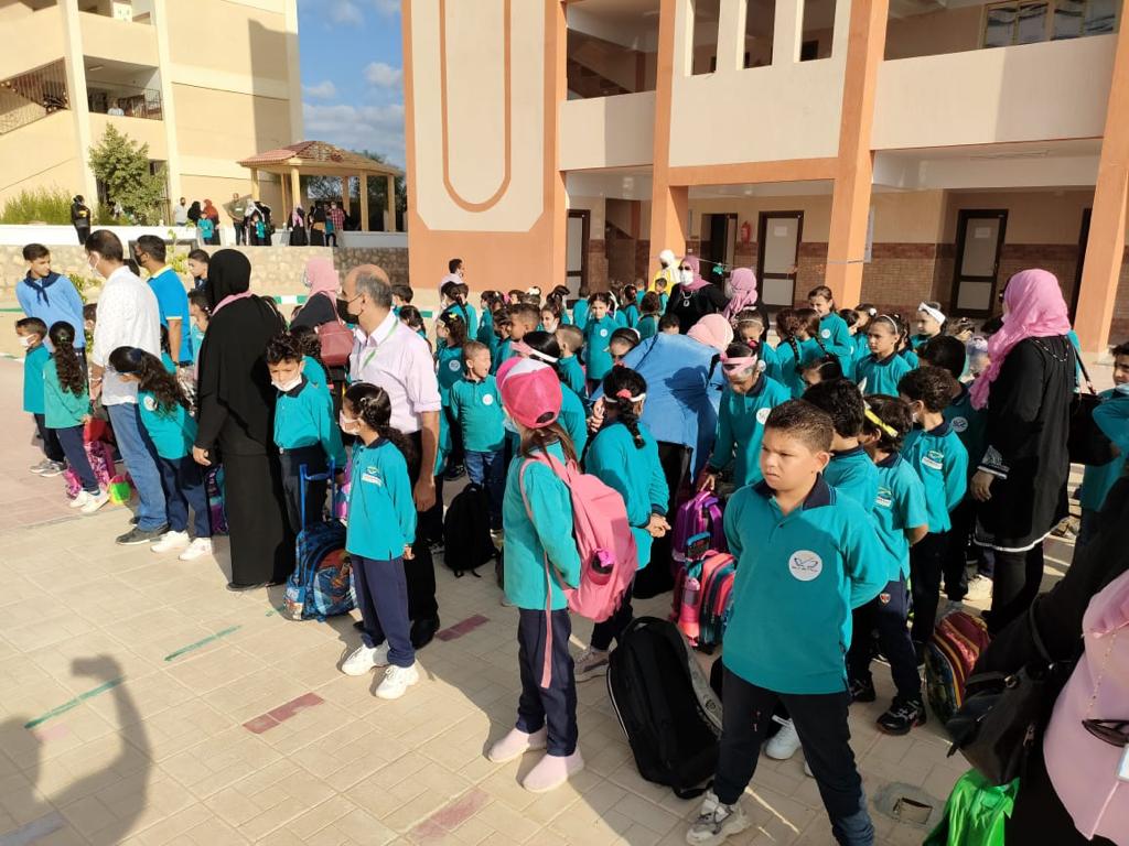 محافظ شمال سيناء يتفقد عددًا من مدارس العريش (2)