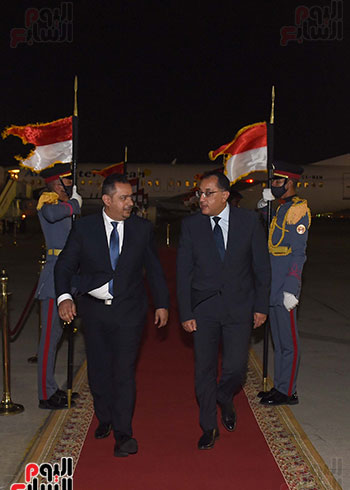 رئيس الوزراء يستقبل نظيره اليمني بمطار القاهرة  (3)