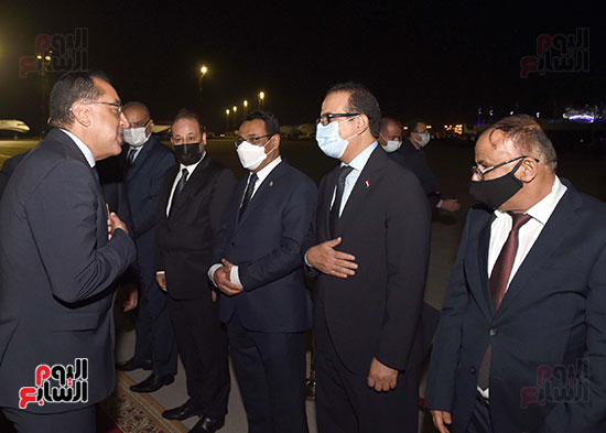 رئيس الوزراء يستقبل نظيره اليمني بمطار القاهرة  (7)