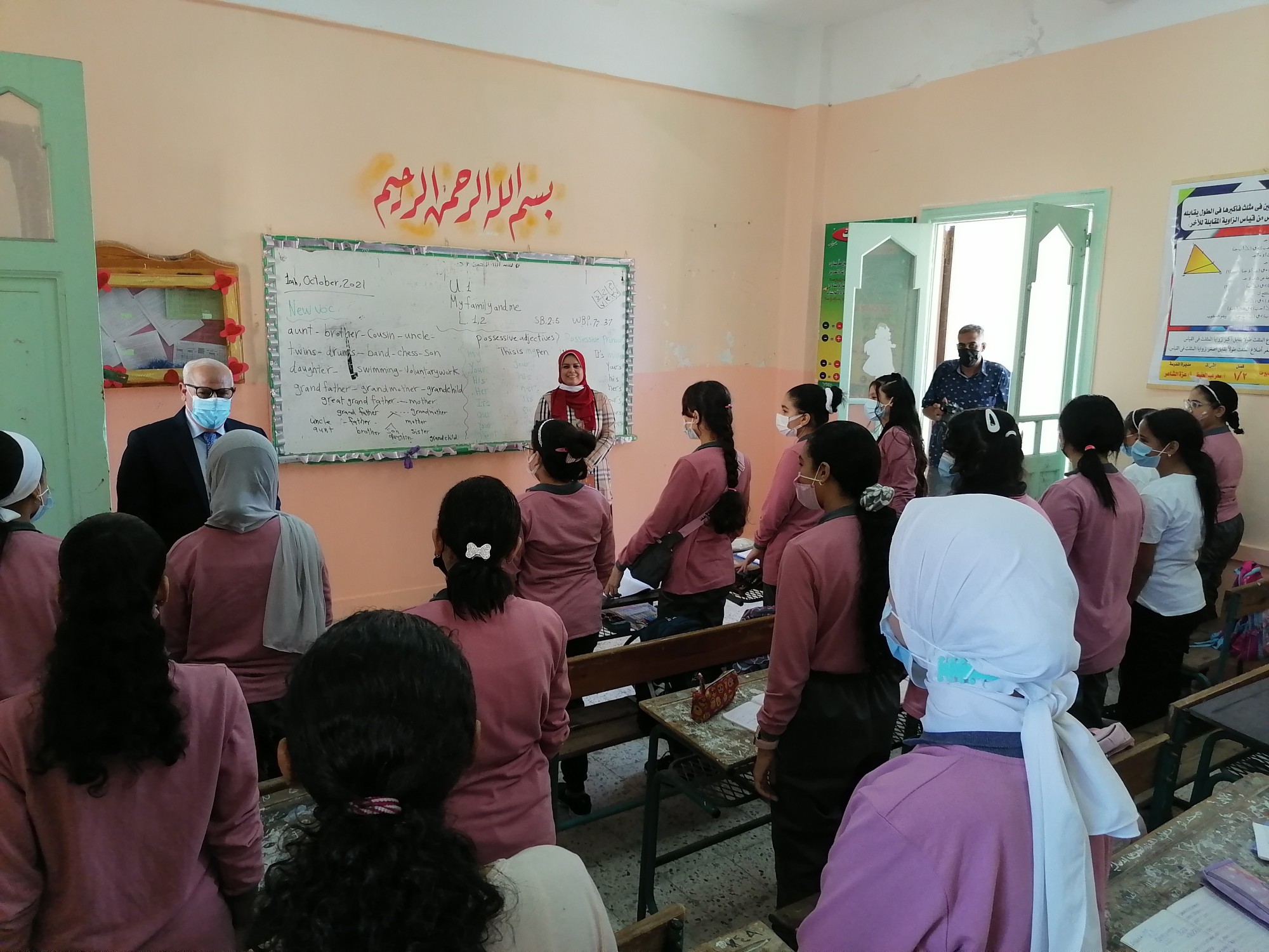 طالبات مدرسة القناة الإعدادية بنات