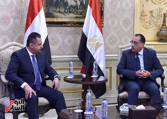رئيس الوزراء يستقبل نظيره اليمني بمطار القاهرة  (10)