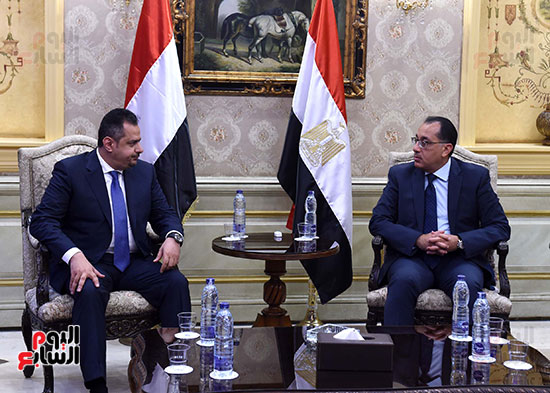 رئيس الوزراء يستقبل نظيره اليمني بمطار القاهرة  (8)