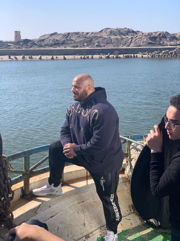 على البحر