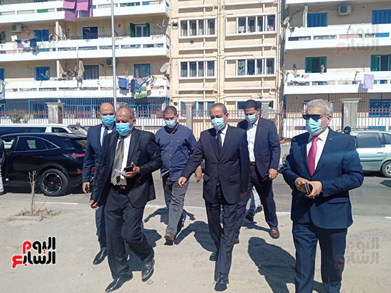 جولة محافظ الإسماعيلية على المدارس (1)