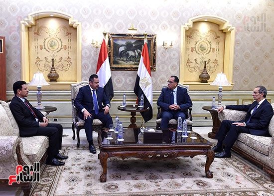 رئيس الوزراء يستقبل نظيره اليمني بمطار القاهرة  (9)