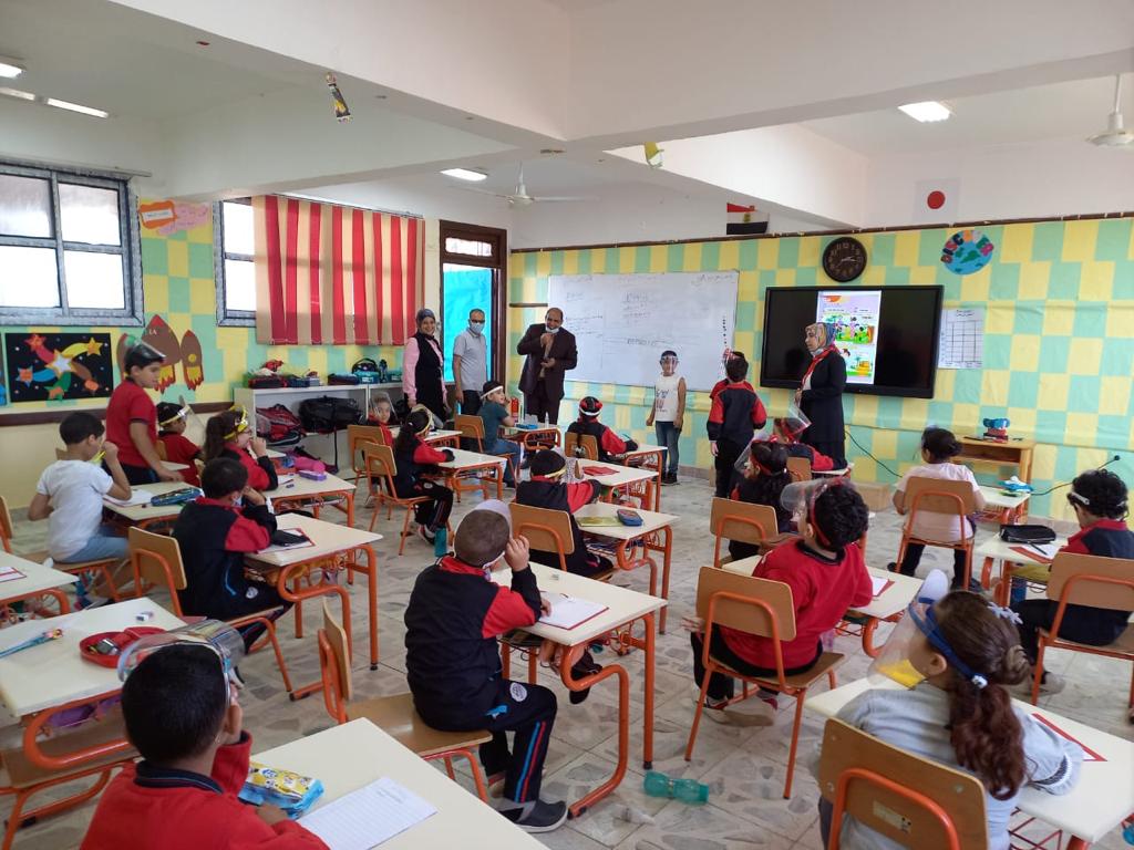 رئيس مركز ومدينة بيلا يتفقد المدرسة المصرية اليابانية بقرية إبشان (10)