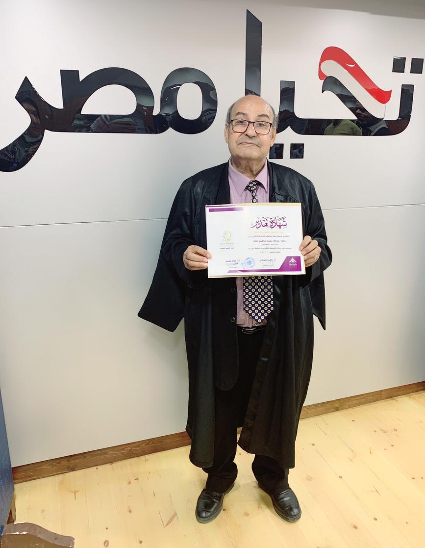  الدكتور عبدالله زلطة يفوز بجائزة جامعة بنها التقديرية (5)