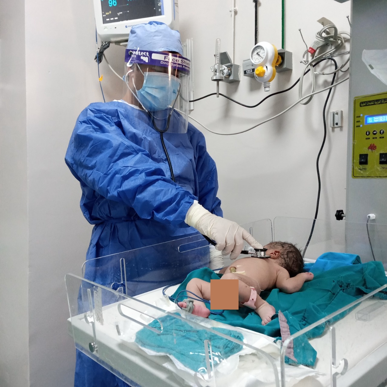تقديم الرعاية الطبية للمولودين