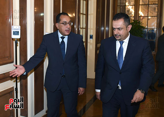 رئيسا وزراء مصر واليمن يترأسان جلسة مباحثات لبحث سبل تعزيز علاقات التعاون بين البلدين (3)