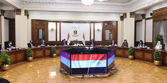 رئيسا وزراء مصر واليمن يترأسان جلسة مباحثات لبحث سبل تعزيز علاقات التعاون بين البلدين (2)