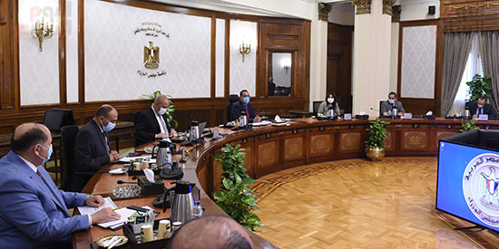 رئيس الوزراء يستكمل مناقشة ضوابط وآليات تنظيم السوق العقارية (1)