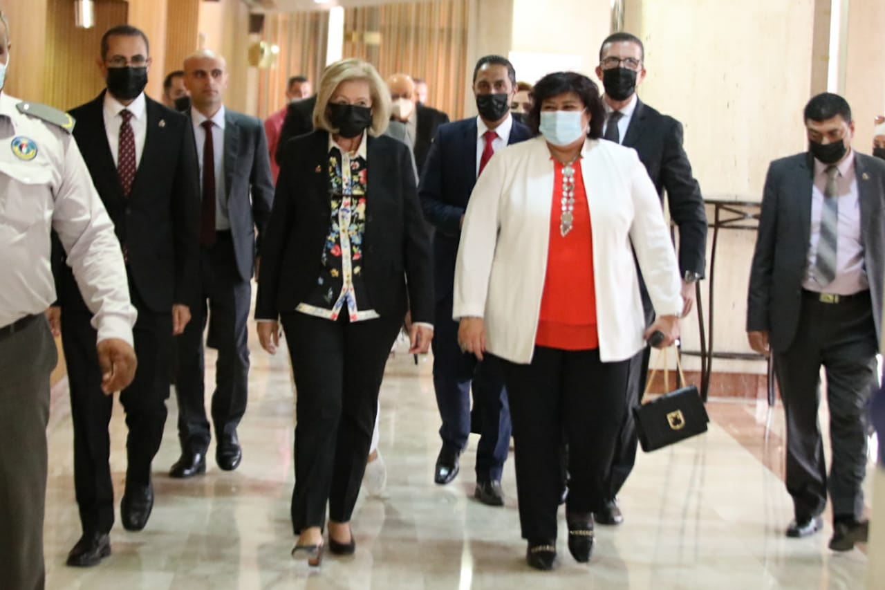 وزيرة الثقافة