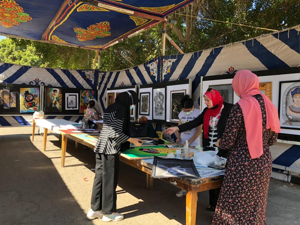 معرض داخل الجامعة