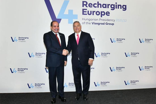 صورة تجمع بين الرئيس السيسي ورئيس وزراء المجر