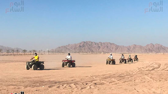 افواج السائحين يتجهون للاستمتناع بالجبال افواج السائحين يتجهون للاستمتناع بالجبال