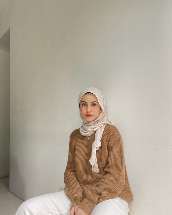 أفكار لتنسيق ملابس التريكو مع الحجاب (21)