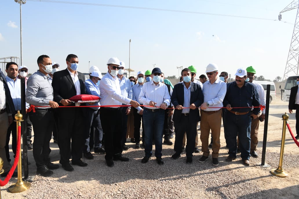 المهندس طارق الملا وزير البترول والثروة المعدنية خلال افتتاح التشغيل التجريبى لمحطة معالجة المياه