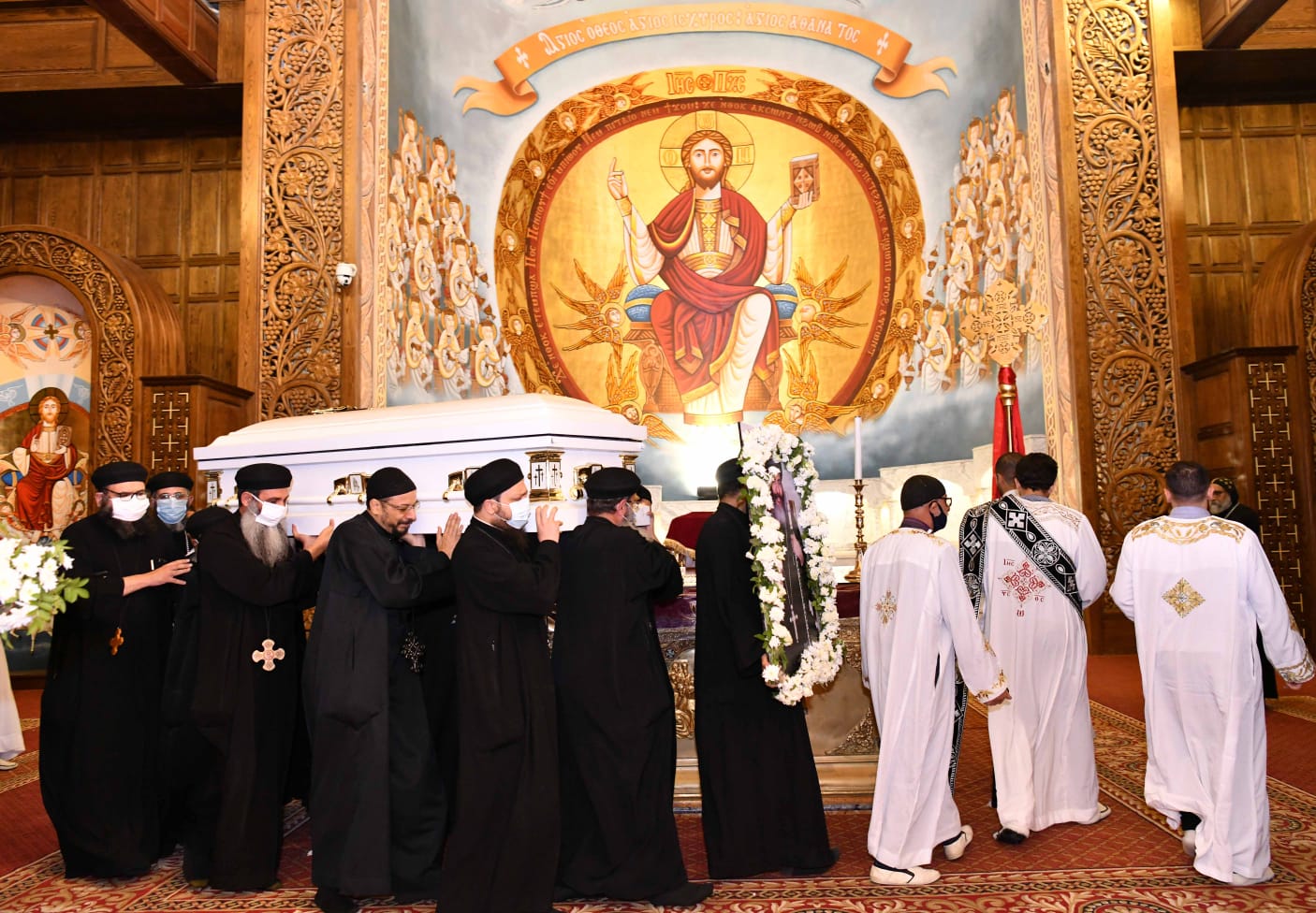 جنازة الانبا كاريس اسقف المحلة (12)
