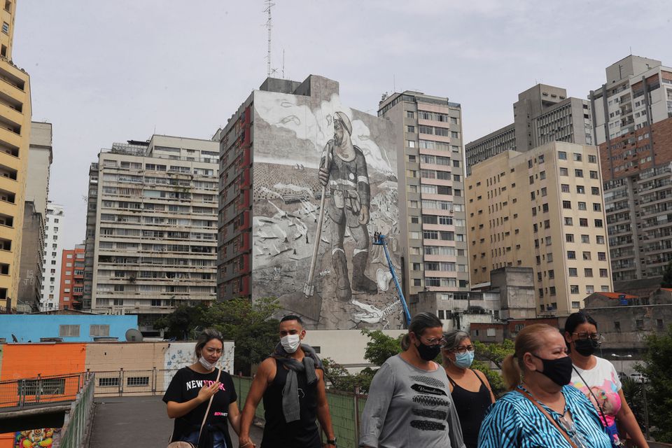 جدارية لرجل اطفاء على احد جدران ساو باولو