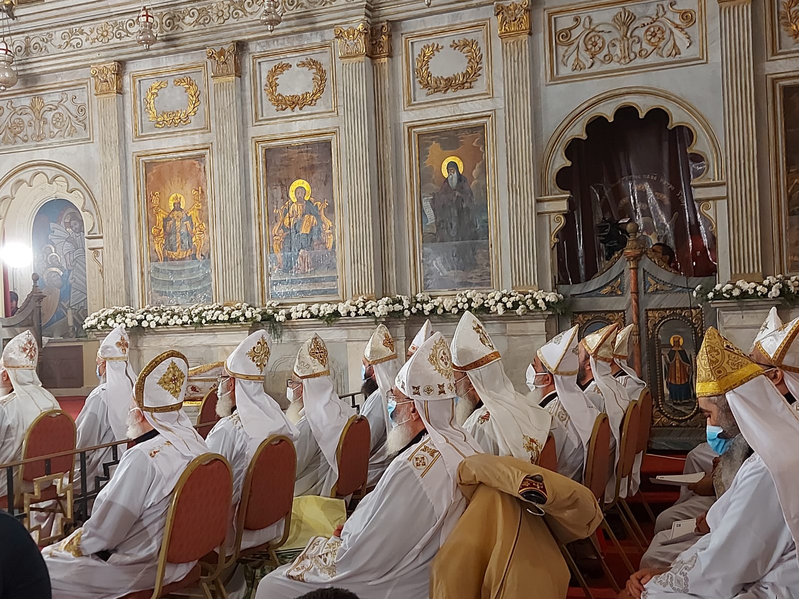 البابا تواضروس يرقى 15 كاهن الى رتبة القمصية  (5)