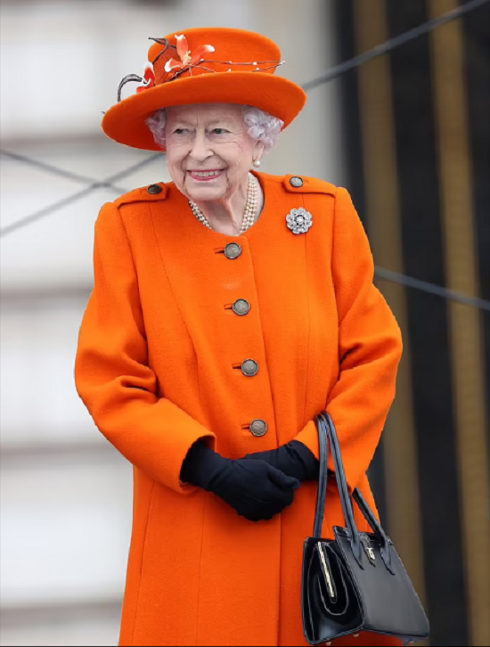 الملكة إليزابيث في حاجة لخادم براتب 22600 جنيه استرلينى (2)