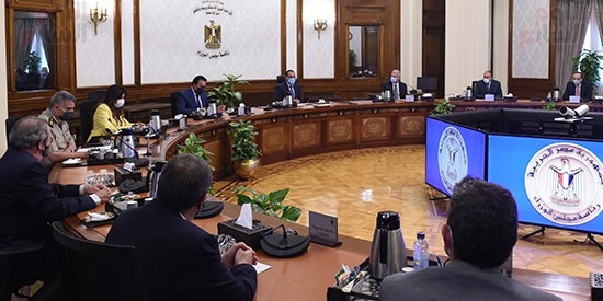 رئيس الوزراء يلتقي ممثلي شركة جريفولز الإسبانية لتجميع وتصنيع مشتقات البلازما  (5)