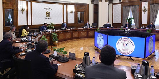 رئيس الوزراء يلتقي ممثلي شركة جريفولز الإسبانية لتجميع وتصنيع مشتقات البلازما  (1)