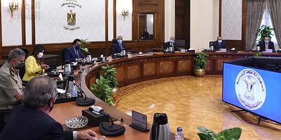 رئيس الوزراء يلتقي ممثلي شركة جريفولز الإسبانية لتجميع وتصنيع مشتقات البلازما  (4)