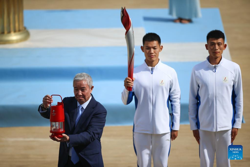 الصين تتسلم شعلة أولمبياد بكين 2022 (17)