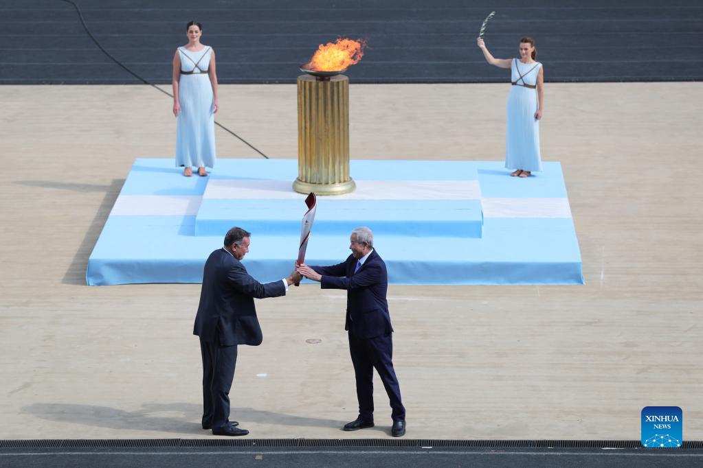 الصين تتسلم شعلة أولمبياد بكين 2022 (2)