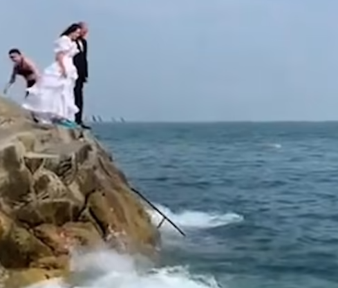 العروسان قبل القفز