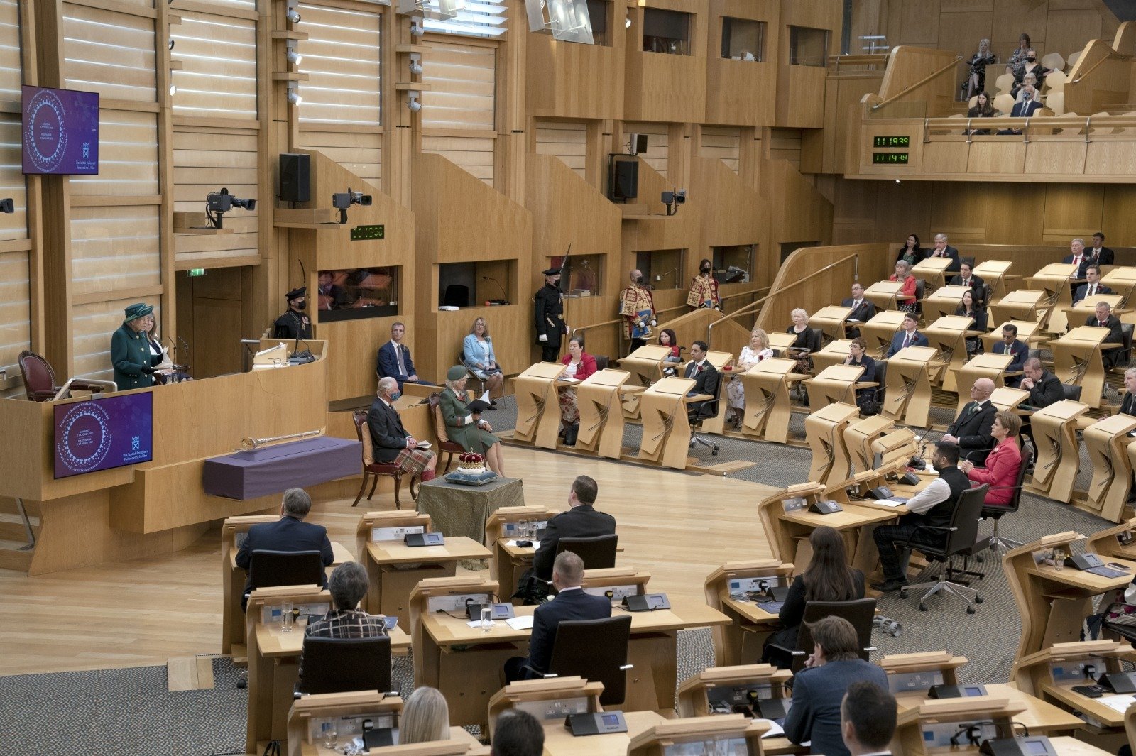 الملكة إليزابيث وولى عهدها فى افتتاح برلمان اسكتلندا (1)