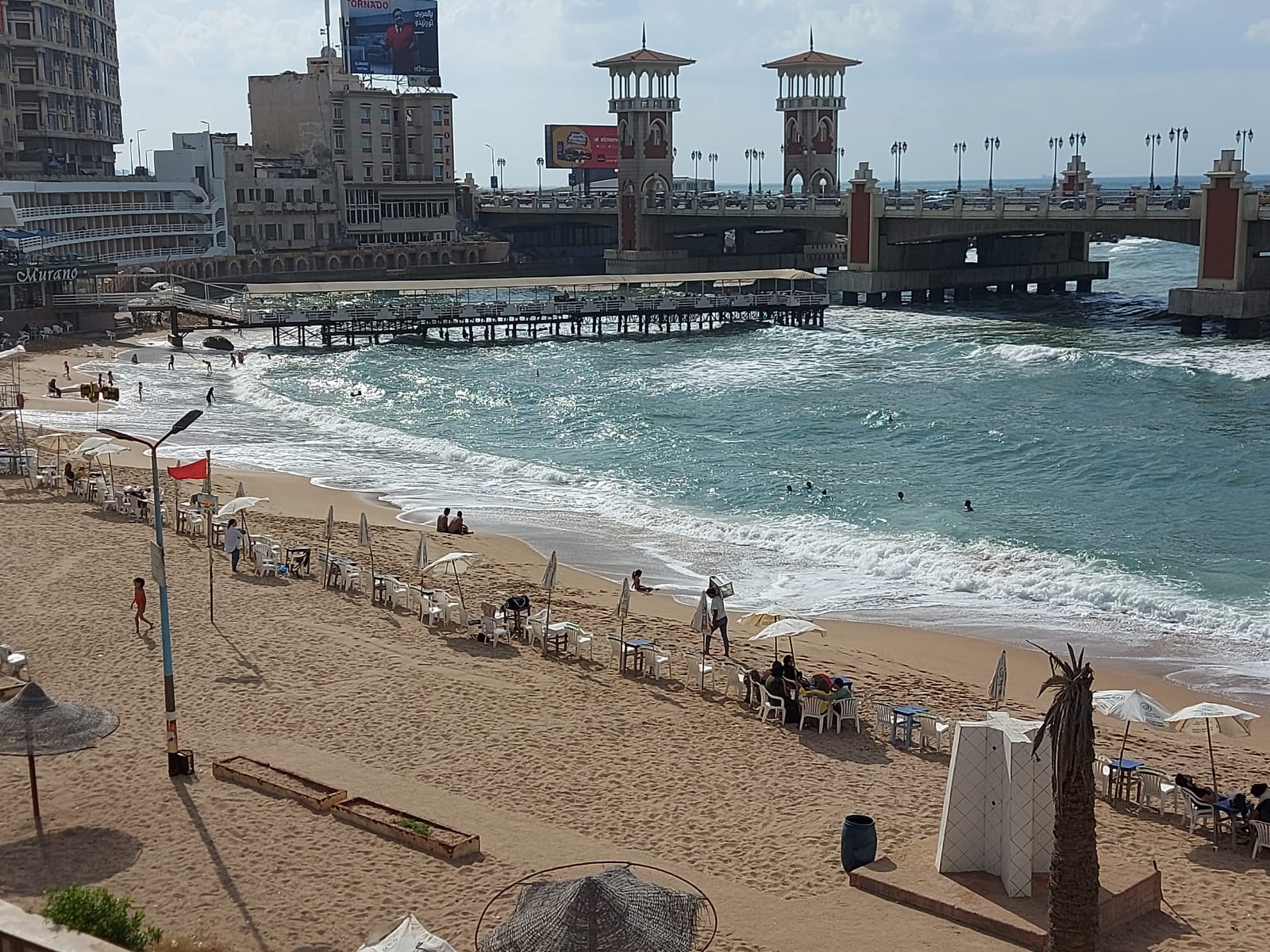 أجواء الخريف بنكهة الشتاء وانخفاض الإقبال على شواطئ الإسكندرية (1)