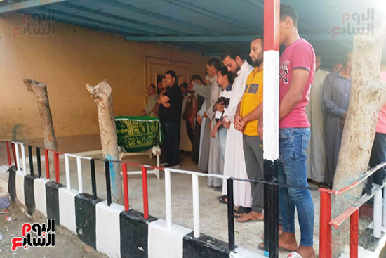 الحزن يخيم على جنازة الطفلة نورهان ضحية الإهمال الطبى بمستشفى طنطا الجامعى (9)